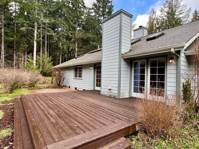 Building Photo - Private 5 Acres