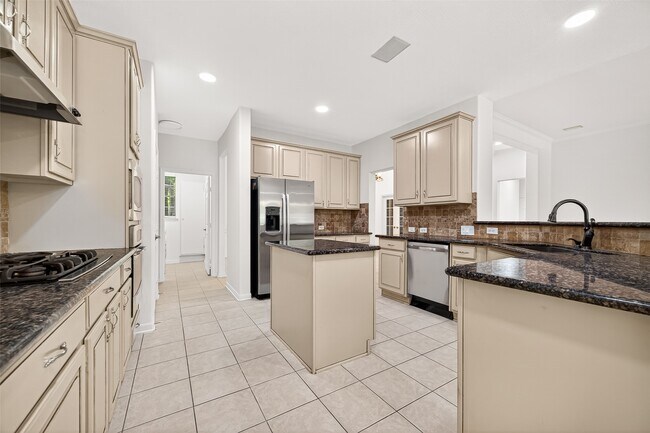 Building Photo - 22 Westwinds Cir