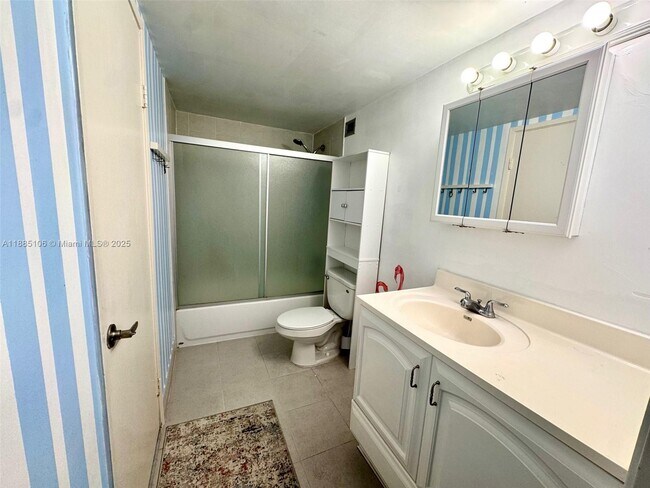 Building Photo - 1351 NE Miami Gardens Dr