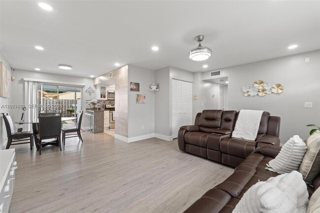 Building Photo - 1366 Osprey Ct