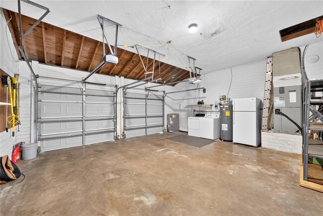 Building Photo - 2406 Shoreham Rd