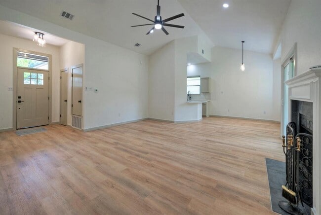 Building Photo - 2214 Big Hollow Dr