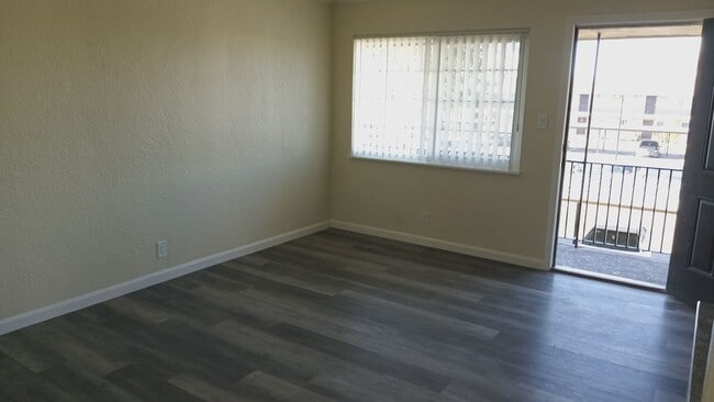 Building Photo - Welcome to SkyView Villa & Somerset Apartments!