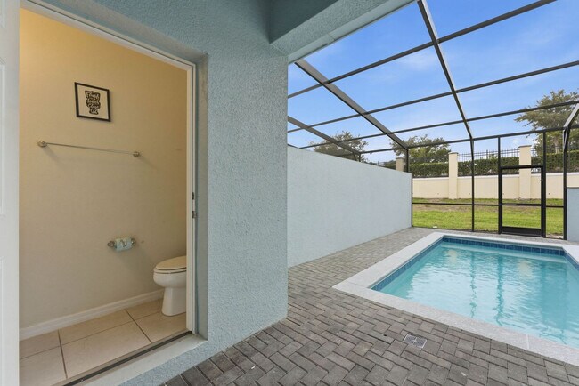 Building Photo - 2440 Dubai St