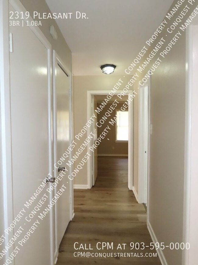 Building Photo - 2319 Pleasant Dr