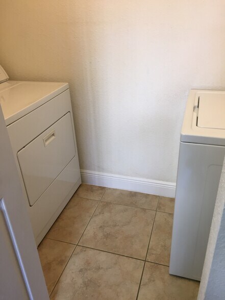 Laundry - 17802 NW 74th Ct