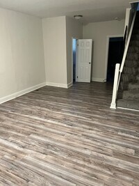 Building Photo - 644 W Russell St