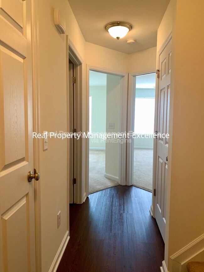 Building Photo - 310 Gilman Ln