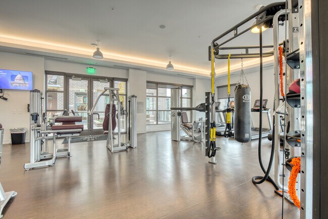 Building Photo - 985 Albion St