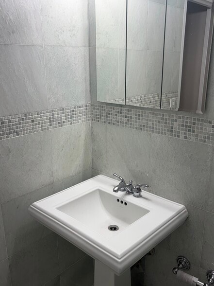 Bathroom 2 - 15218 Union Tpke