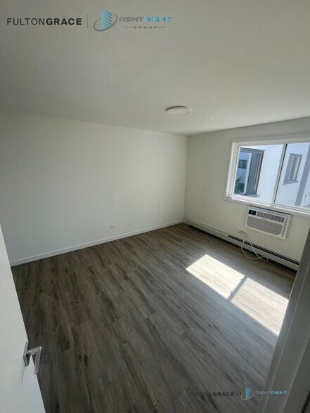 Building Photo - 7621 N Sheridan Rd