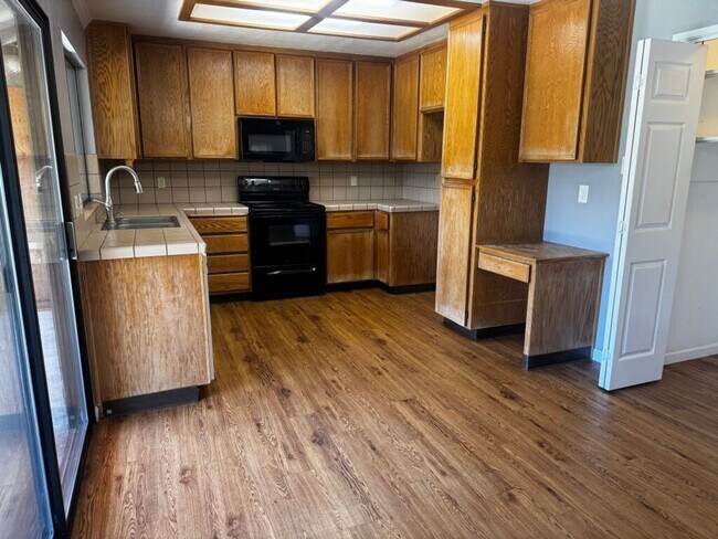 Building Photo - Charming Oakdale Home 3 bedrooms 2 bathrooms
