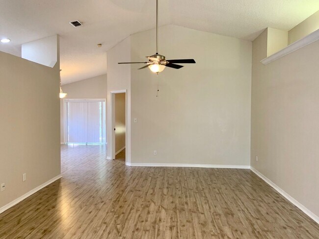 Building Photo - Longwood - 3 Bedroom, 2 Bathroom - $2,325.00