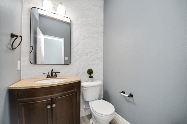 Building Photo - 8602 Briar Oaks Ln