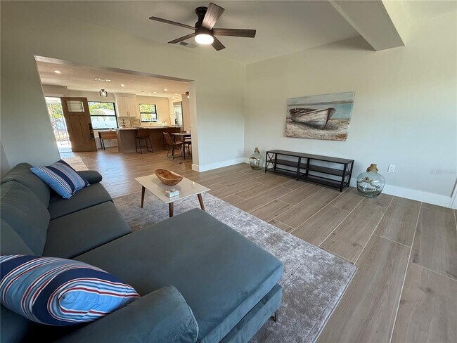 Building Photo - 808 25th Ave W