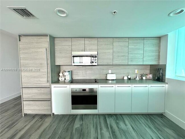 Building Photo - 400 Sunny Isles Blvd