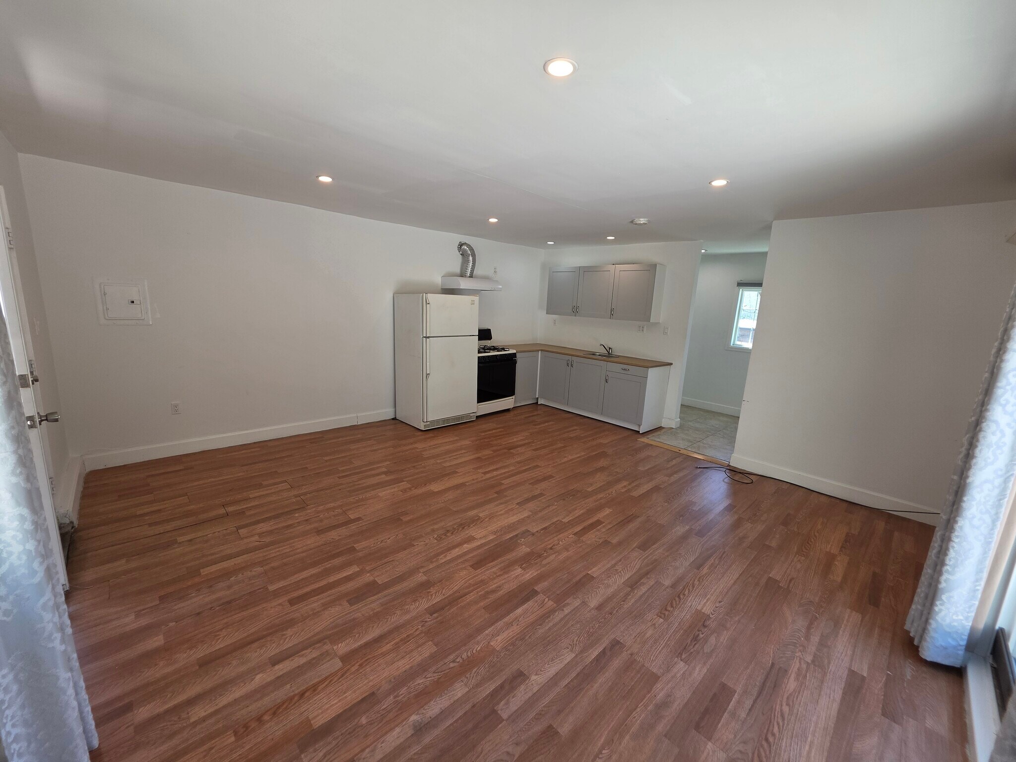 Building Photo - 10533 Nassau Ave