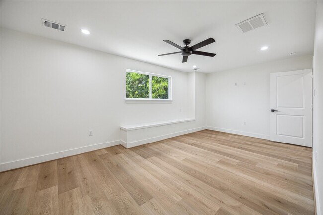 Building Photo - 20223 Laurel Lock Dr