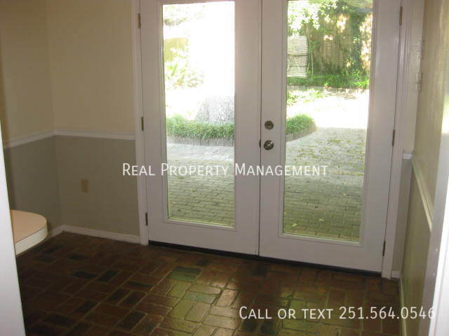 Building Photo - 959 Dickenson Ave