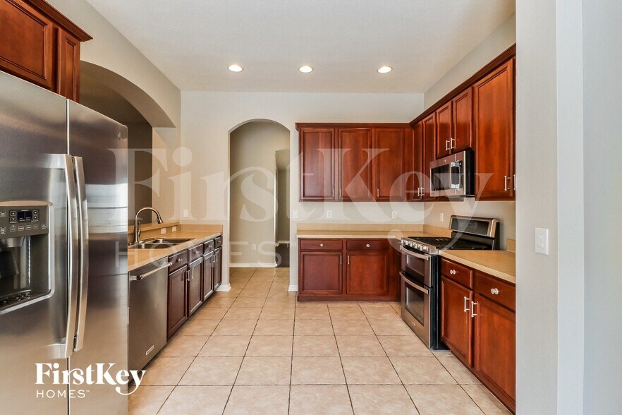 Building Photo - 6201 Gannetdale Dr