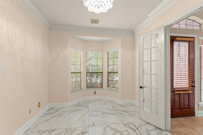 Building Photo - 25314 Greenwell Springs Ln