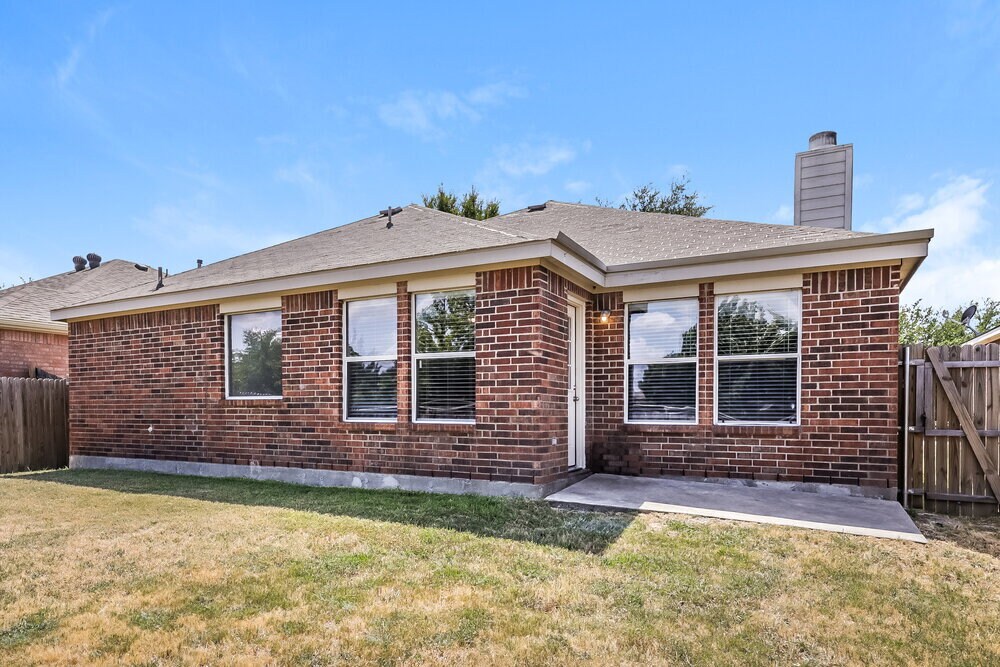 Building Photo - 2021 Wildwood Dr