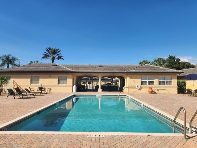 Building Photo - 2060 Greenview Shores Blvd