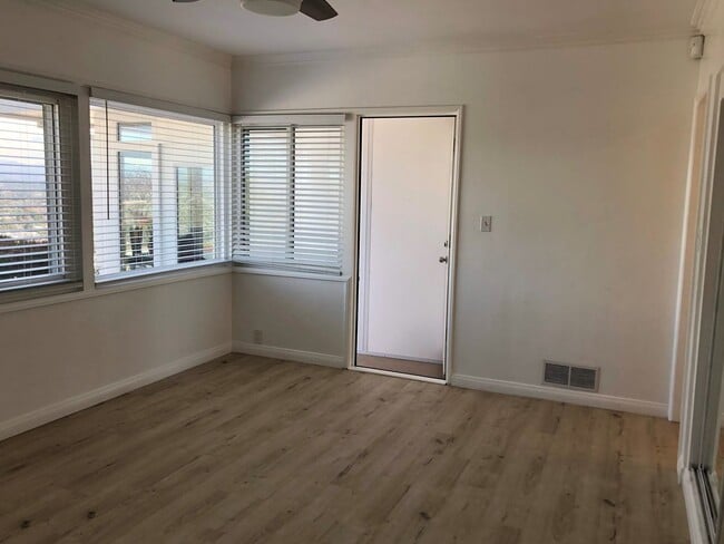Building Photo - Studio with amazing views of San Diego