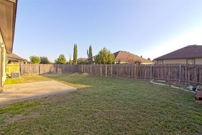 Building Photo - 2239 Howry Dr