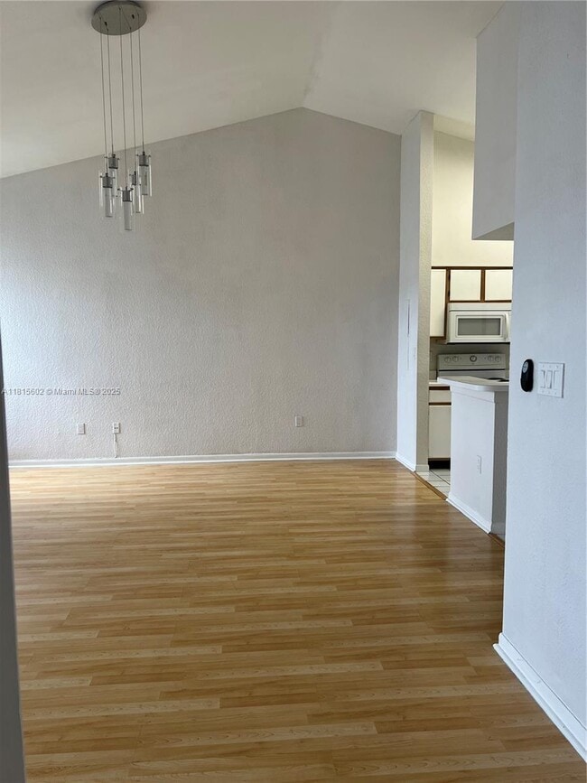 Building Photo - 2811 N Oakland Forest Dr