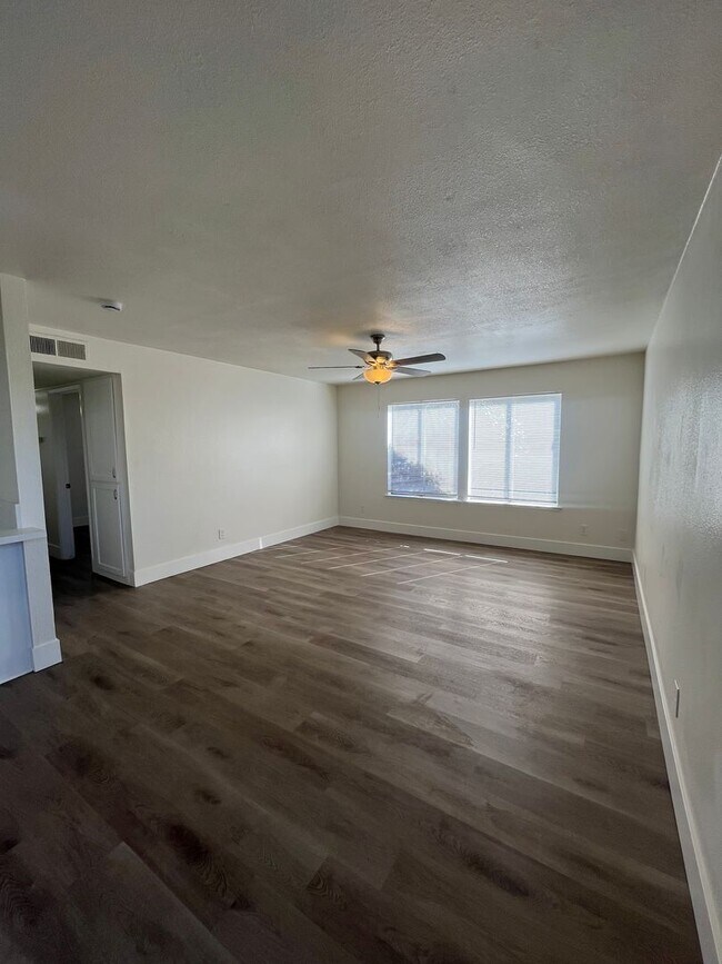 Building Photo - UNDER NEW MANAGEMENT!!! MOVE IN READY!!