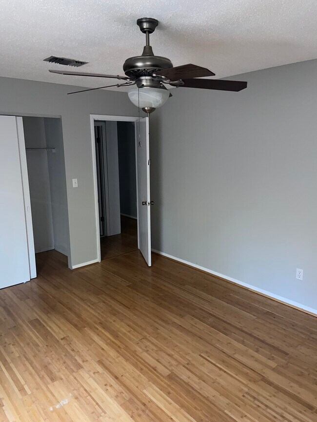 Building Photo - 3072 Queenstown Rd Trussville, AL