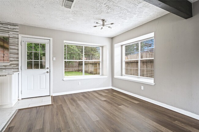 Building Photo - 7310 Kite Hill Dr