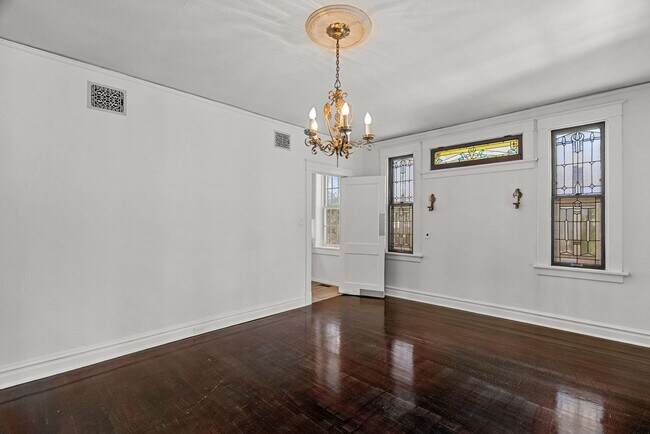 Building Photo - Charming 2+ Bedroom in Shrewsbury – Walkable Neighborhood & Pet-Friendly!