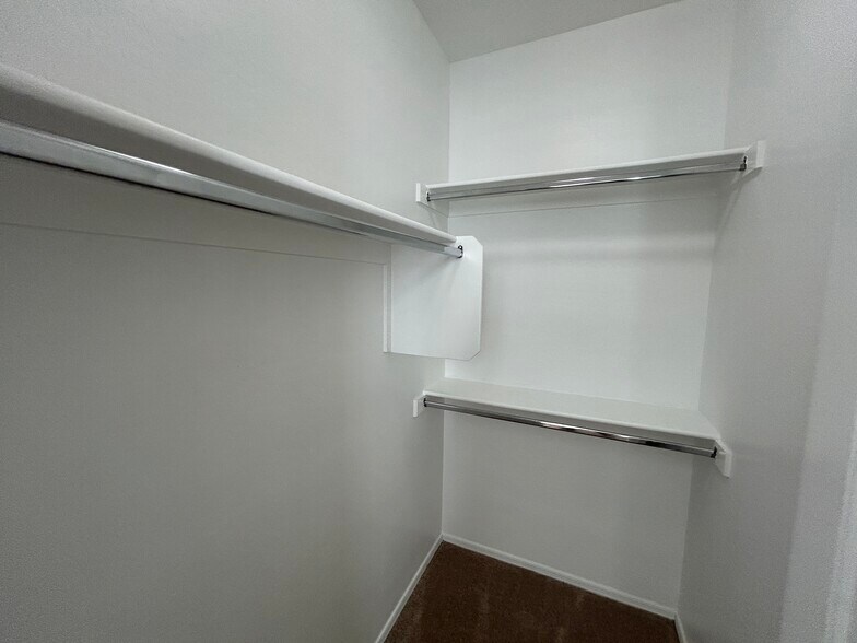 Building Photo - 4123 E Cherry Hills Dr