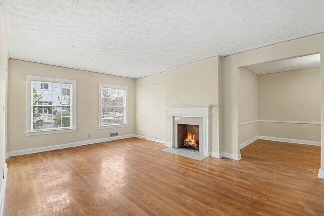 Building Photo - Great Emory Area Rental