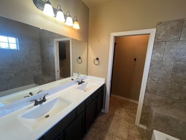 Building Photo - 10509 Quinton Ave