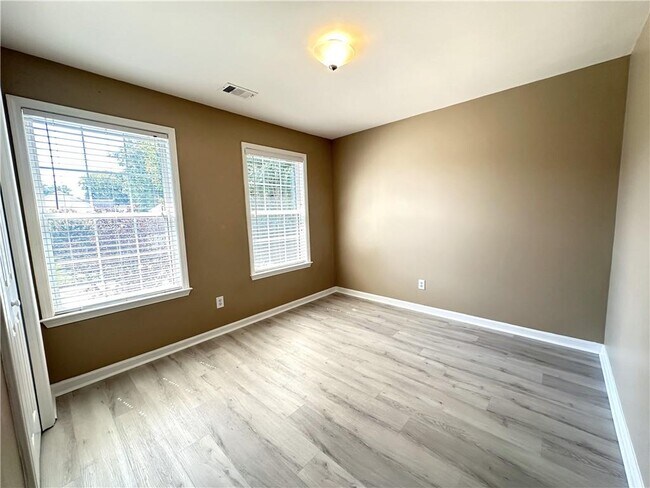 Building Photo - 4890 Weathervane Dr
