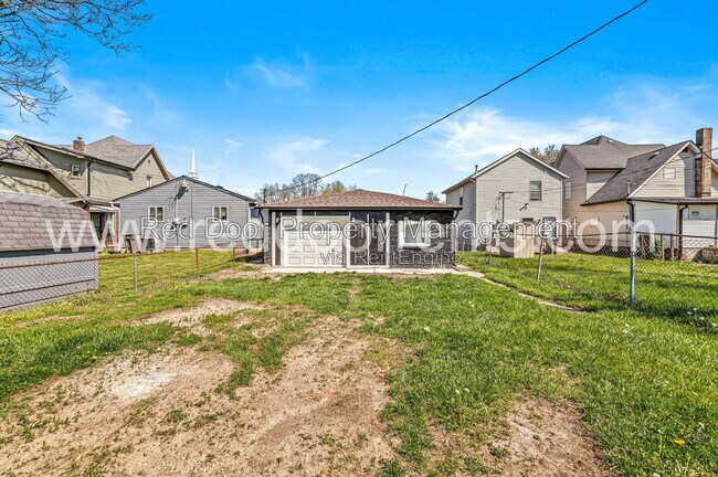 Building Photo - 1037 W 30th St