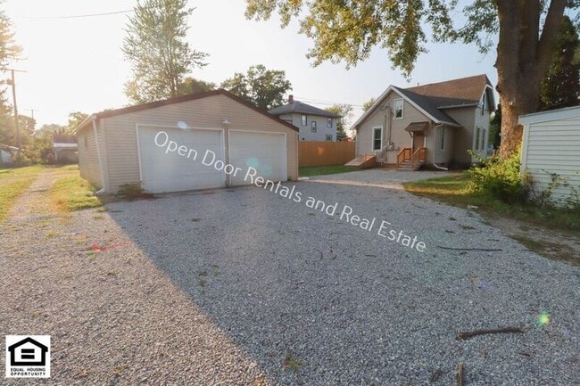 Building Photo - 428 Lincoln Hwy E