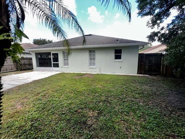 Building Photo - Welcome Home! Updated flooring & fresh interior paint! Move in OCTOBER! Beautiful 3X2 with attach...