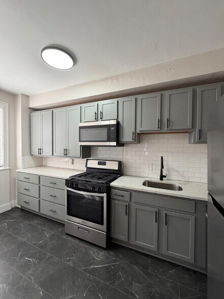 Building Photo - Charming 1 Bedroom ni CWE *1st Floor unit