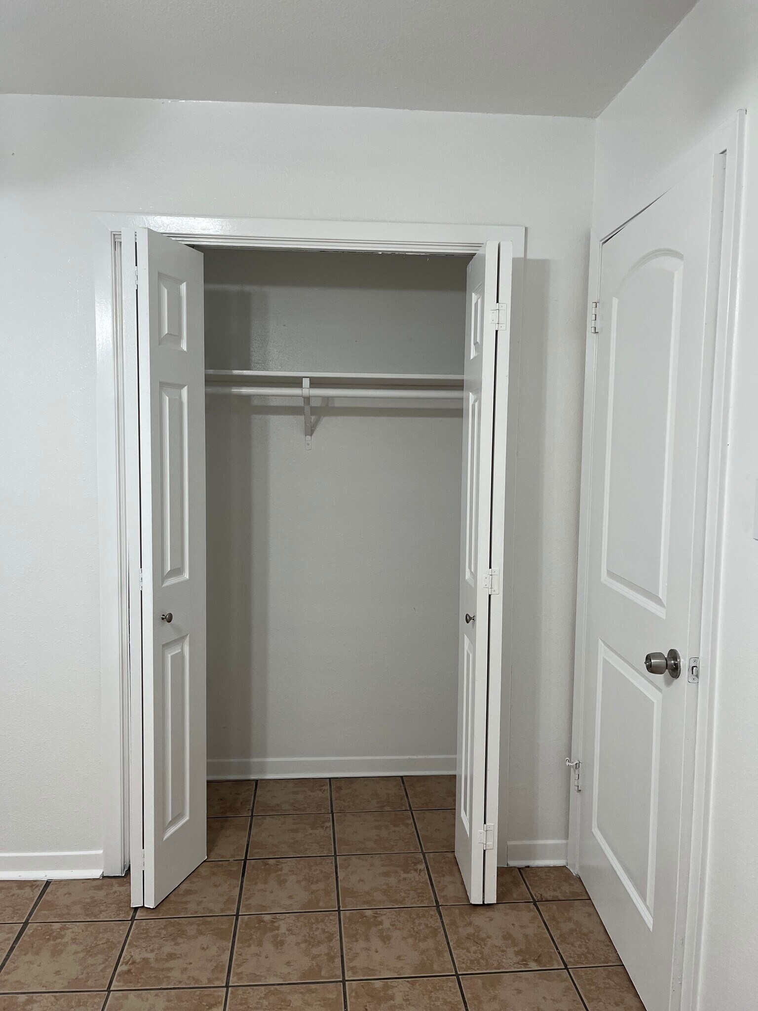 Building Photo - 1508 Valleyridge Dr