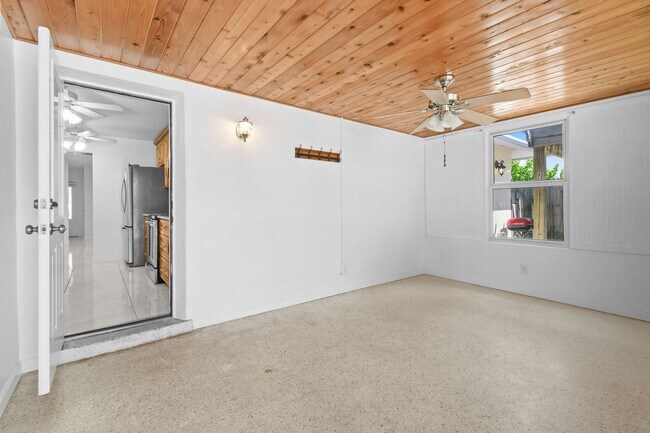 Building Photo - 244 Greymon Dr