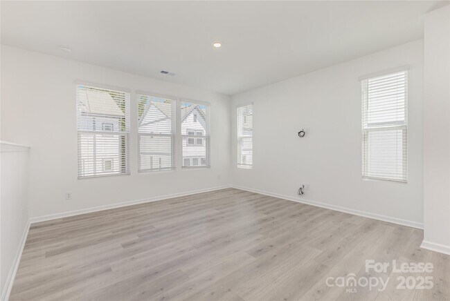 Building Photo - 1742 Blanche St