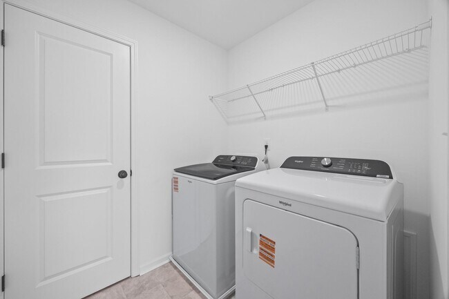 Building Photo - Stunning 3-bed, 2.5 bath townhome in Penley Place of Clover!