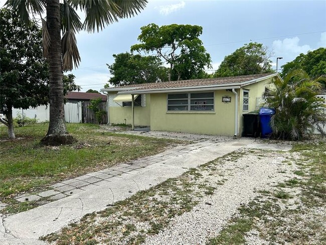 Building Photo - 417 SW 25th Terrace