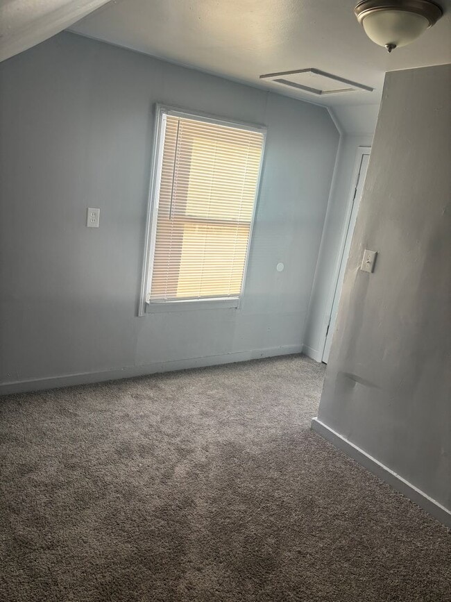 Building Photo - Updated Home In Detroit