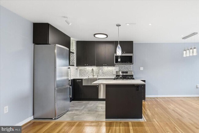 Building Photo - 1300 S Arlington Ridge Rd