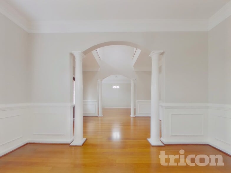 Building Photo - 1228 Saxony Dr SE